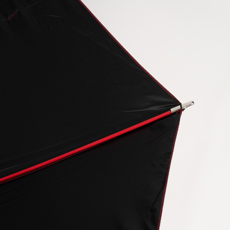 Golf Umbrella With An Integrated Waterproof Cover